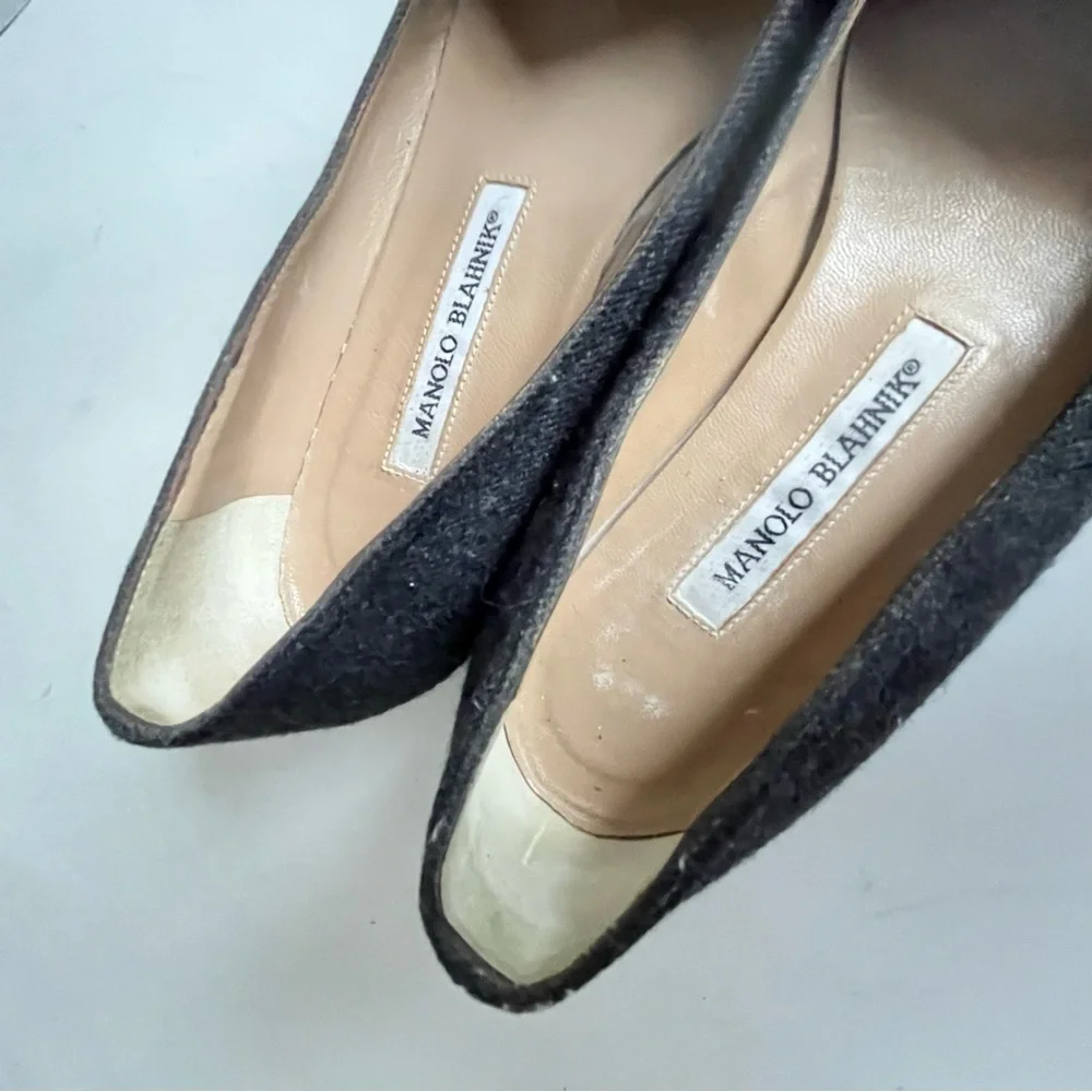Manolo Blahnik gray flannel flats with black patent flower 38